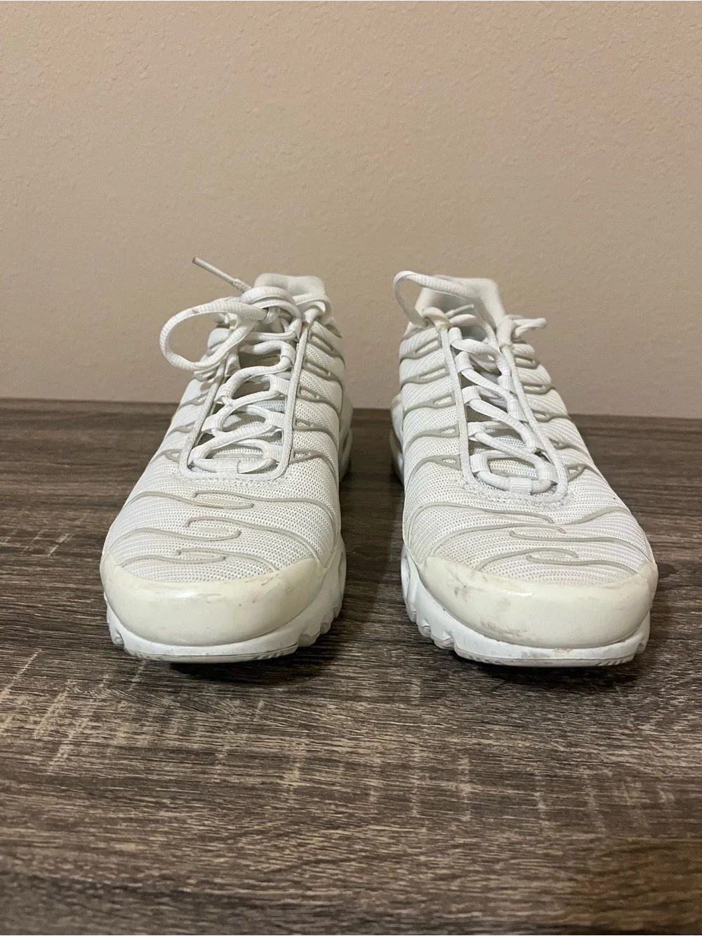 Nike Air Max Plus TN SE White Athletic Shoes Women 9.5